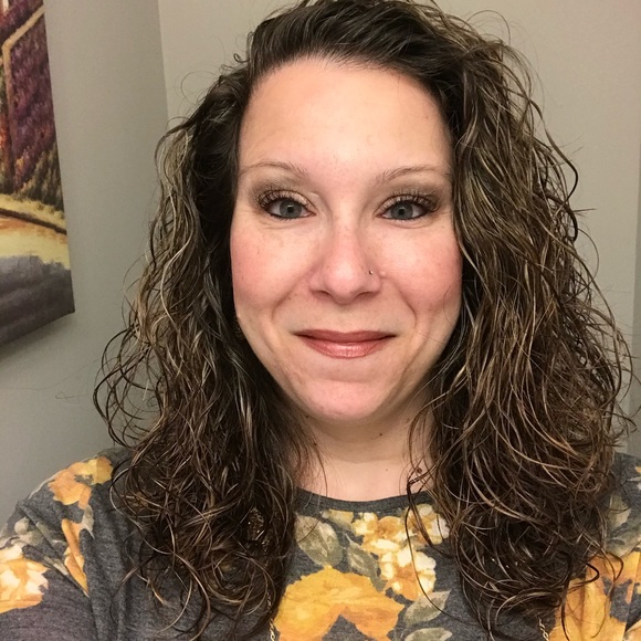 Meet your Posher, Jennifer - Picture 1 of 1